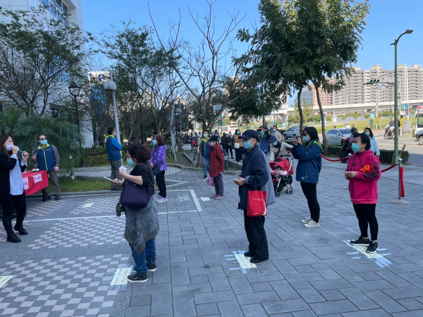 20210203發放酒精筆、春聯